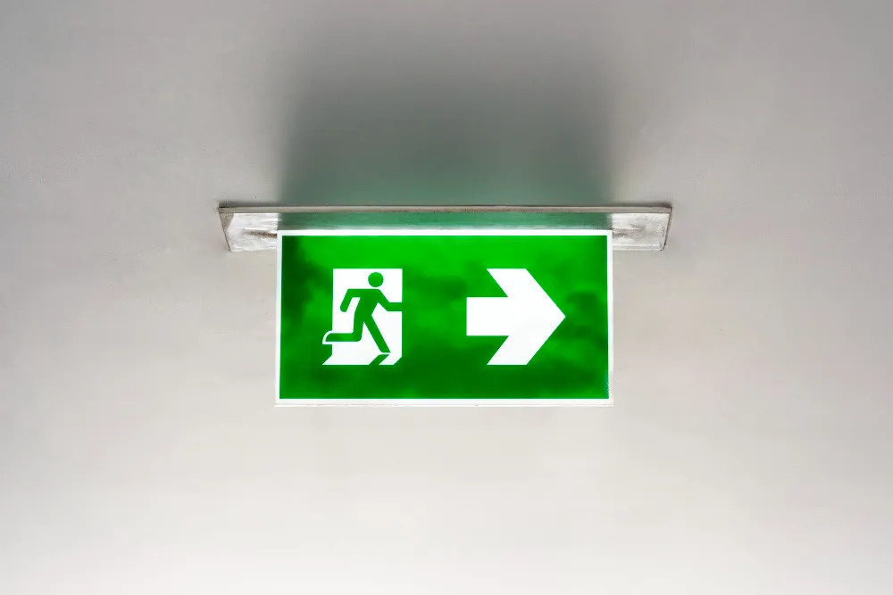 Sicherheit im Büro: So reduzieren Sie Unfallgefahren und sind für den Notfall gewappnet
