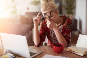 Hitze im Büro? 12 einfache Tricks für kühle Köpfe am Arbeitsplatz