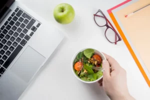Clean Eating im Büro – Gesund essen trotz stressigem Arbeitsalltag