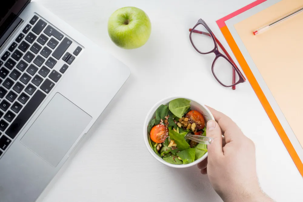 Clean Eating im Büro – Gesund essen trotz stressigem Arbeitsalltag