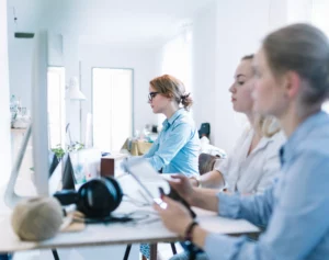 Gesund und sicher im Job: Moderne Arbeitsmedizin trifft auf gelebten Arbeitsschutz