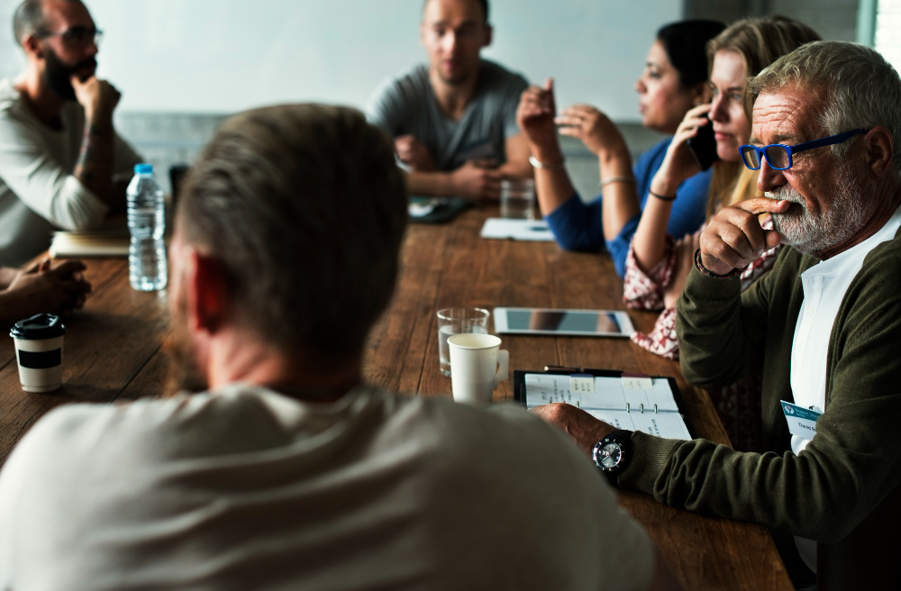 Zeitverschwendung durch Meetings: Die 7 häufigsten Gründe für ineffiziente Besprechungen