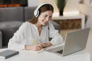 Die digitale Revolution im Büro: Wie Online-Lernplattformen die Weiterbildung verändern